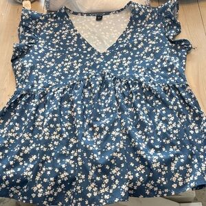 SHEIN Floral Blue Women's Top Size 0XL.. Beautiful colors nice and light fabric
